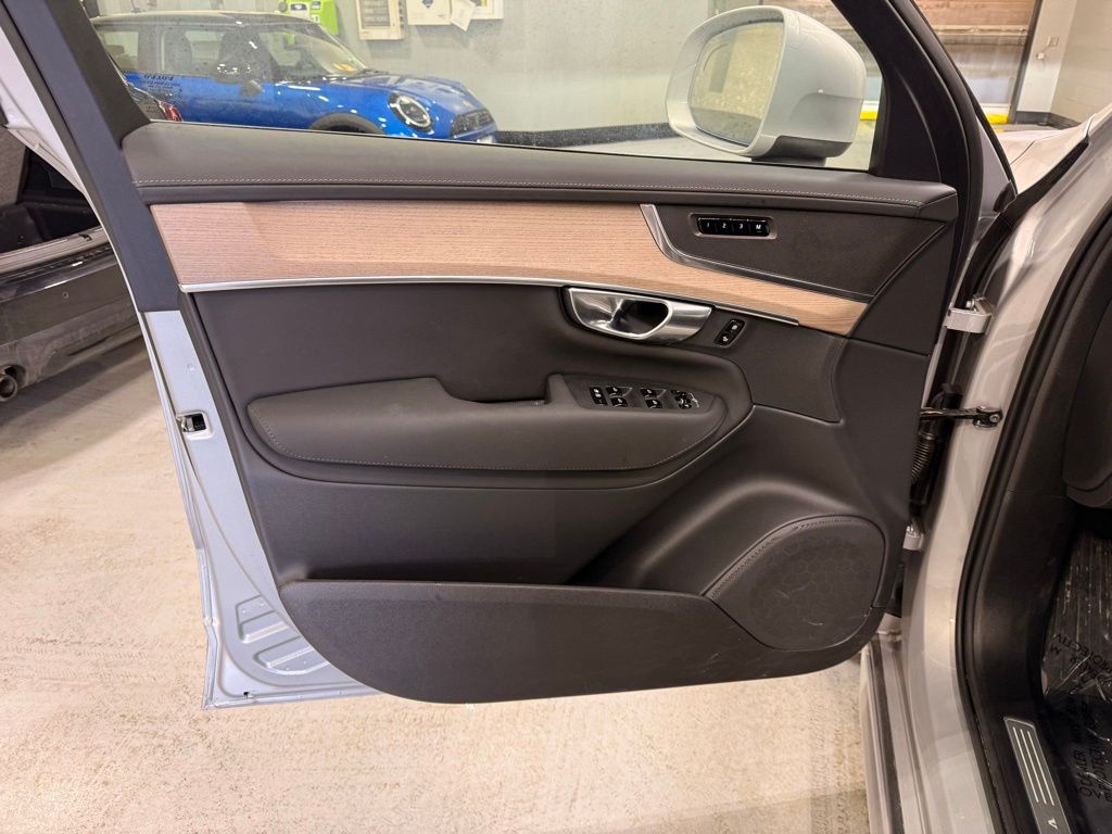 Thumbnail: 2025 Volvo XC90 - 10