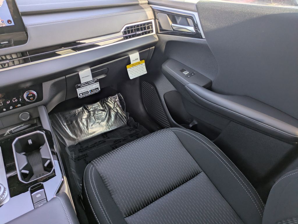 2025 Mitsubishi Outlander Plug-in Hybrid SE - Photo 16