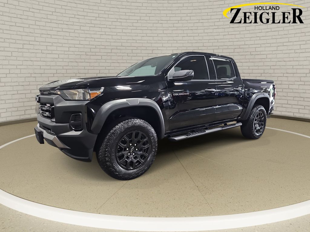 Black 2025 Chevrolet Colorado Pickup Truck Four-Wheel Drive 8-Speed Automatic