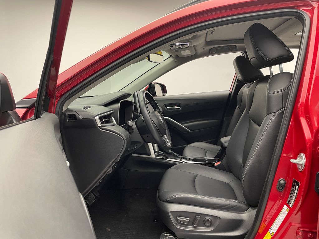 2023 Toyota Corolla Cross XLE 12