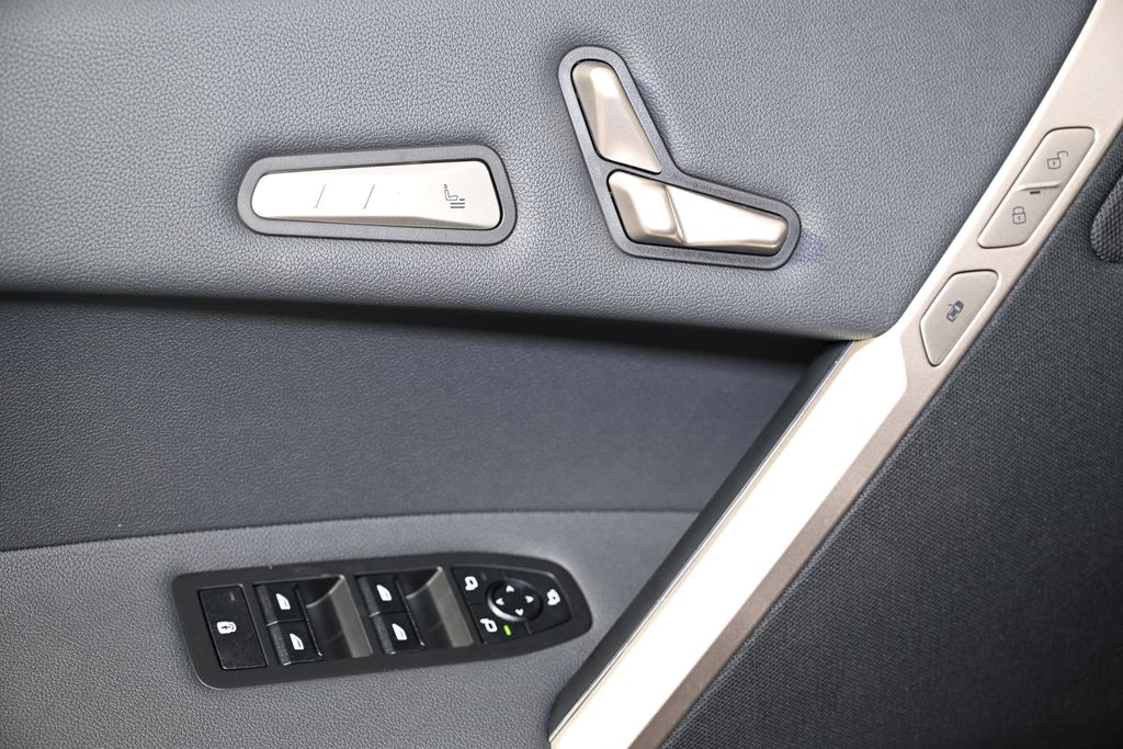 Thumbnail: 2026 BMW iX - 22