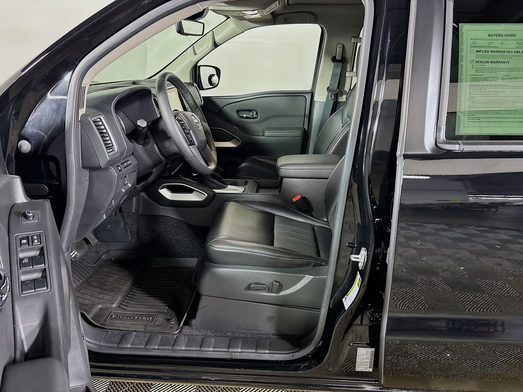 2024 Nissan Frontier SL