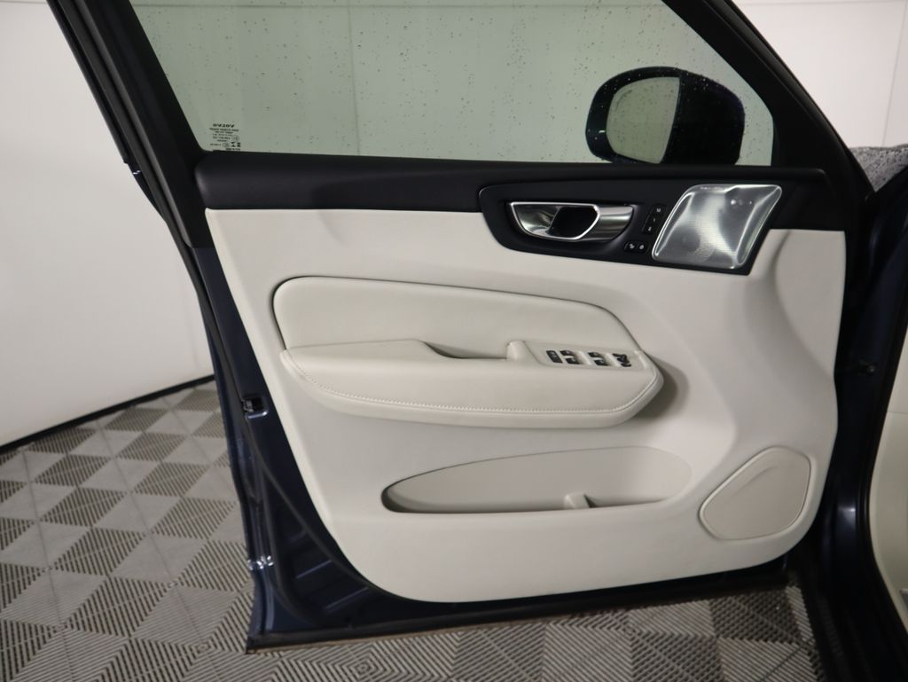 Thumbnail: 2023 Volvo XC60 - 23