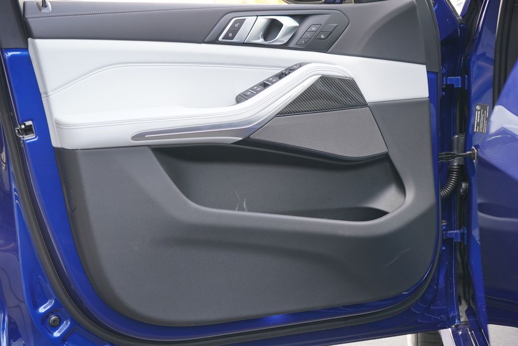 Thumbnail: 2026 BMW X5 - 10