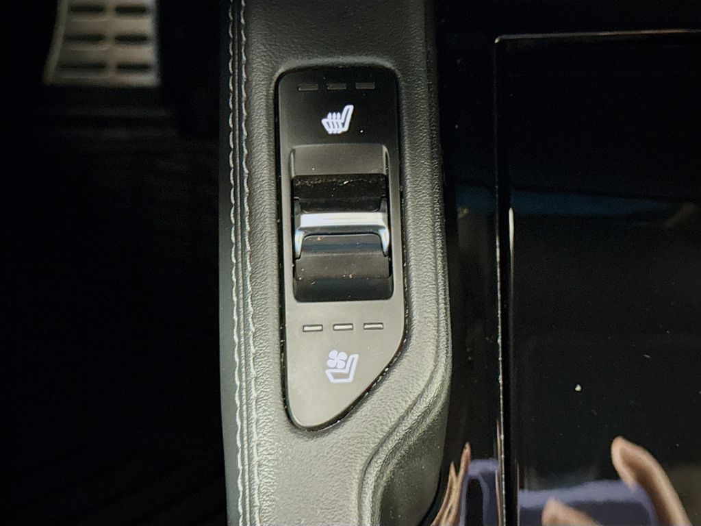 Thumbnail: 2021 Kia Telluride - 21