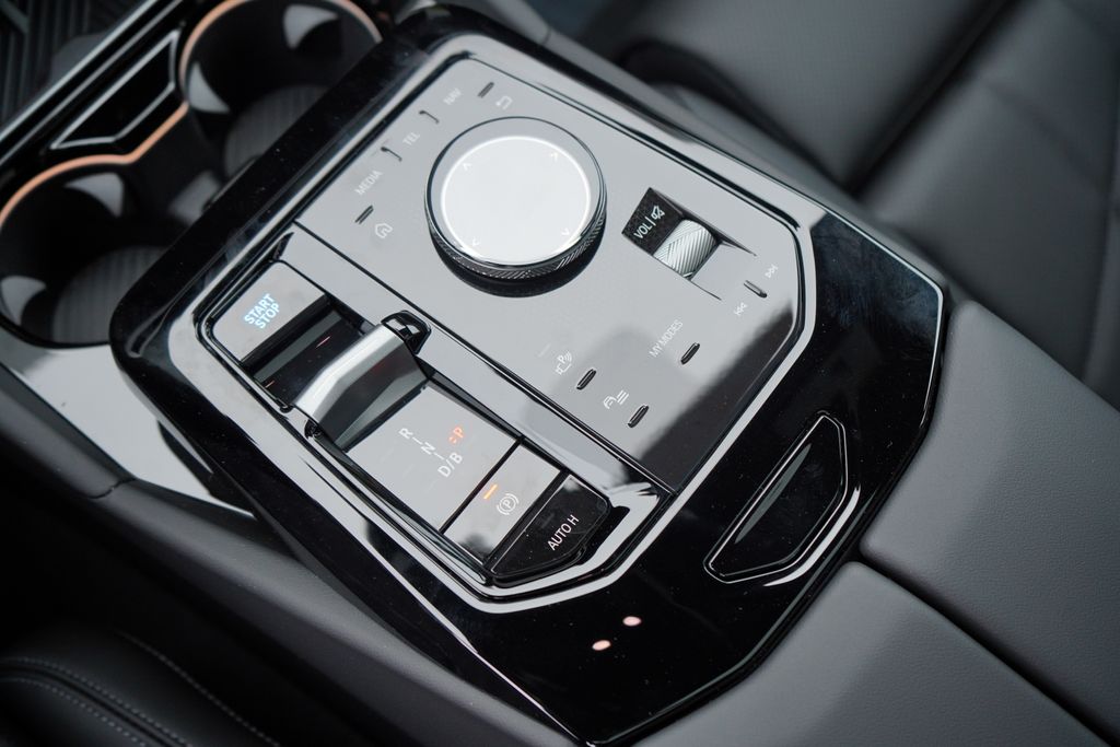 Thumbnail: 2026 BMW i5 - 17