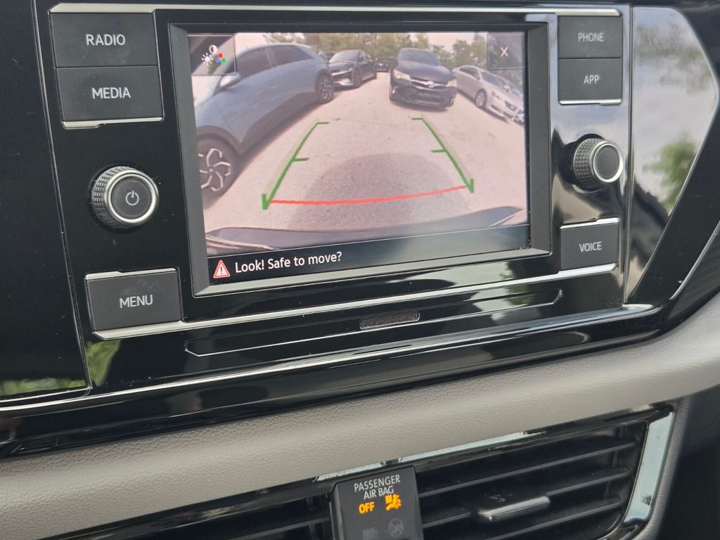 2024 Volkswagen Taos - $18,400