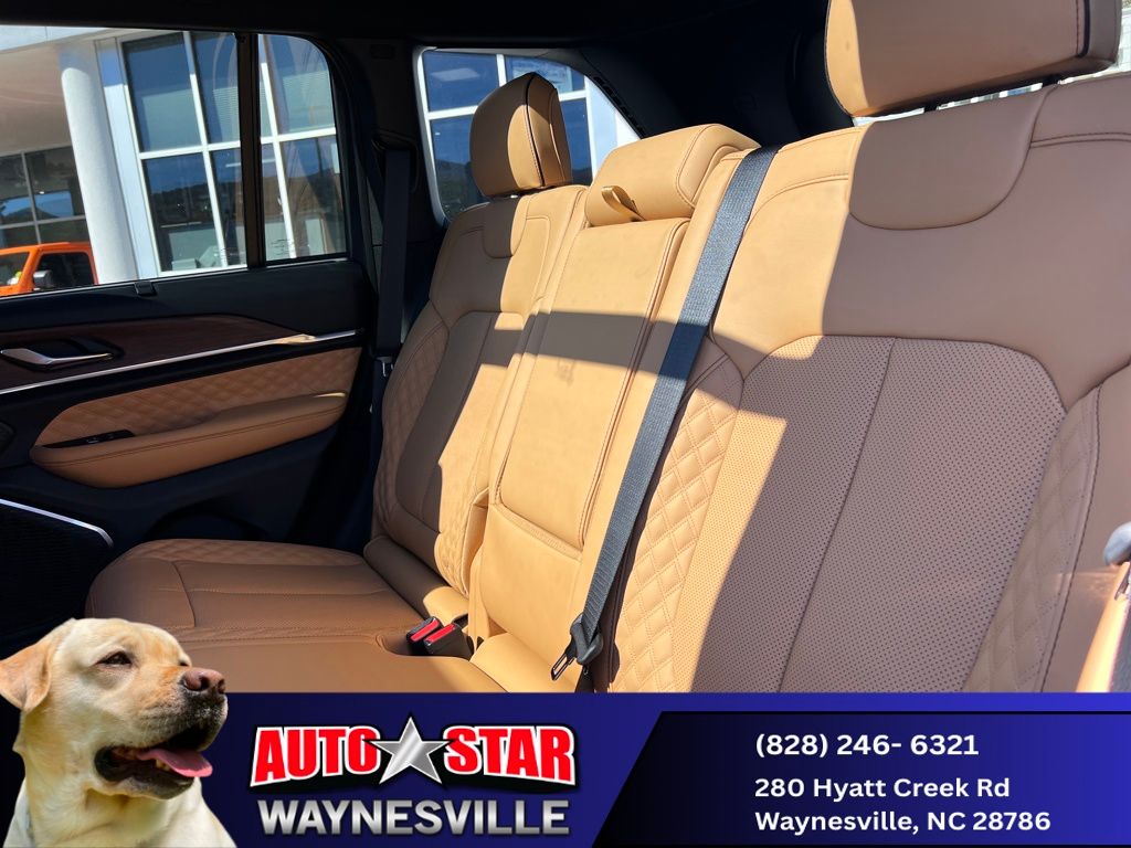 new 2025 Jeep Grand Cherokee car, priced at $57,990