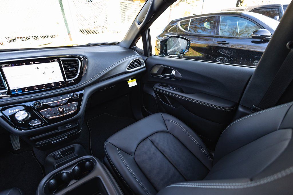2026 Chrysler Pacifica Select thumbnail 22