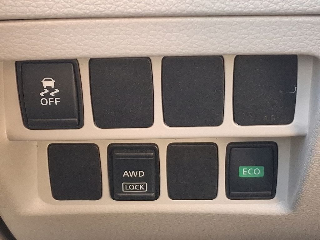 Thumbnail: 2018 Nissan Rogue Sport - 24