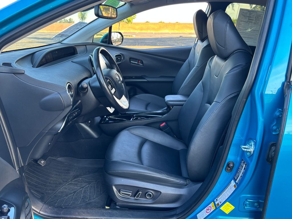 Thumbnail: 2017 Toyota Prius Prime - 21