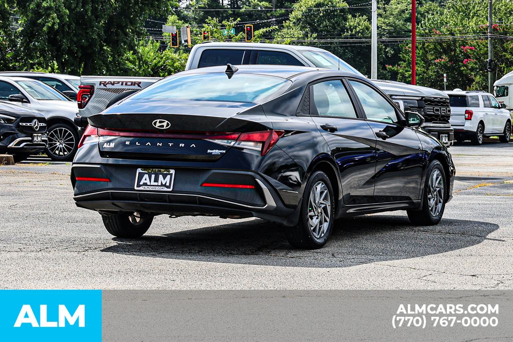 Used 2024 Black Hyundai SEL image 5