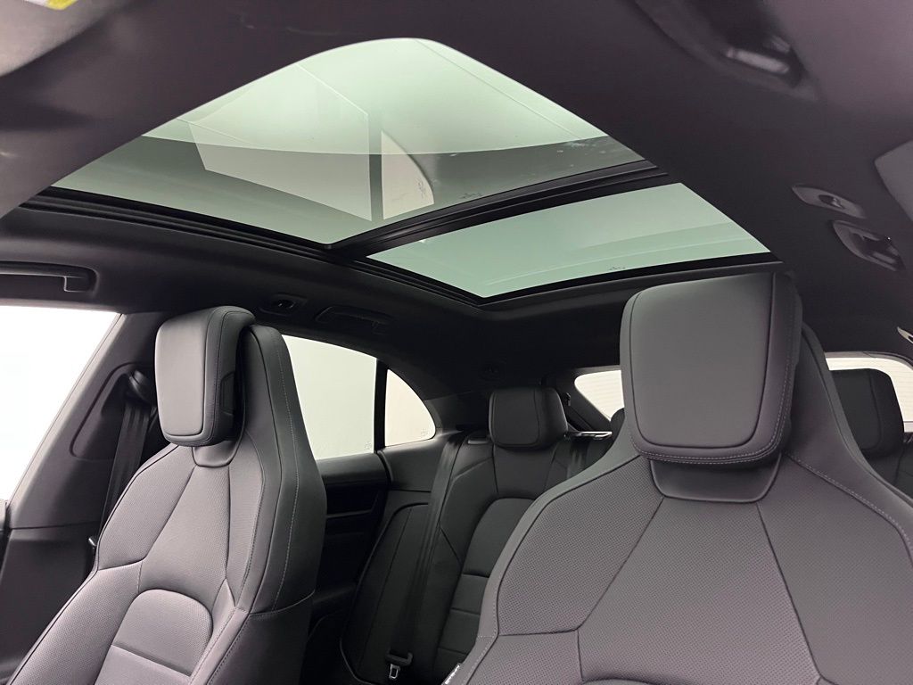 Thumbnail: 2025 Porsche Macan - 19