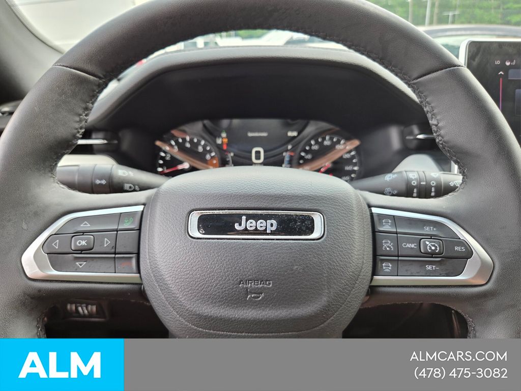 Used 2025 White Jeep Limited image 21
