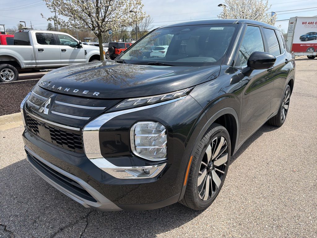Silver Sky Metallic 2025 Mitsubishi Outlander SE FWD SUV / Crossover Front-Wheel Drive Continuously Variable Transmission