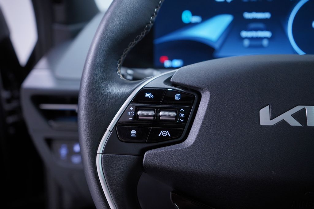 Thumbnail: 2022 Kia EV6 - 20