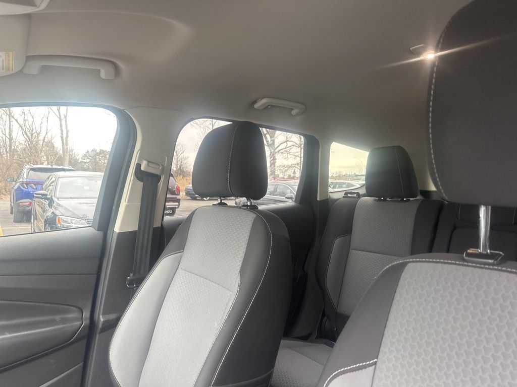 Used 2017 Blue Ford SE image 10