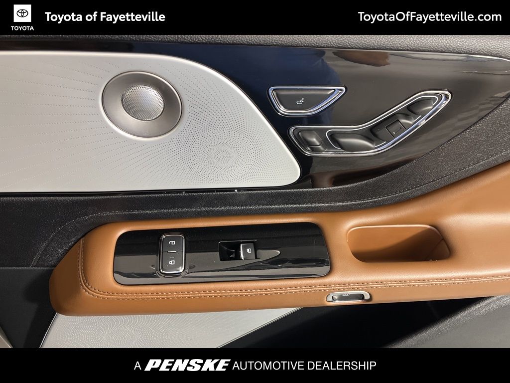 Thumbnail: 2023 Lincoln Aviator - 21