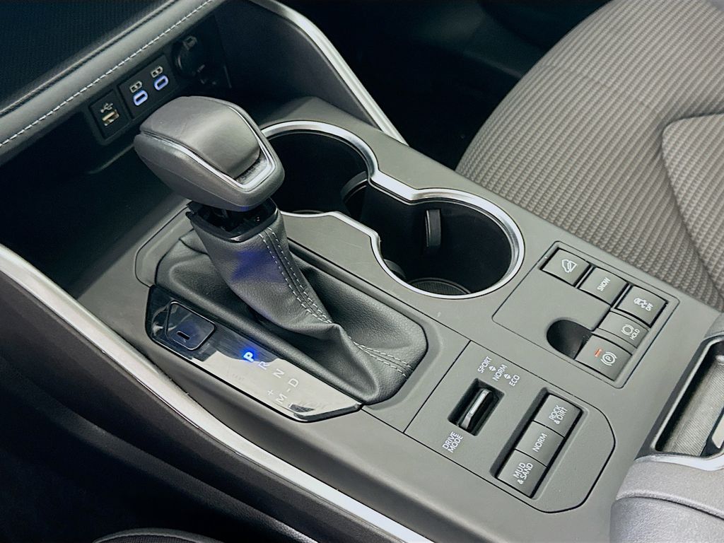 Thumbnail: 2024 Toyota Highlander - 16