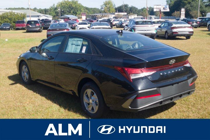 New 2026 Black Hyundai SE image 9