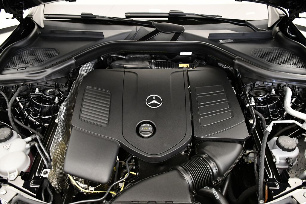 2025 Mercedes-Benz GLC 300 11