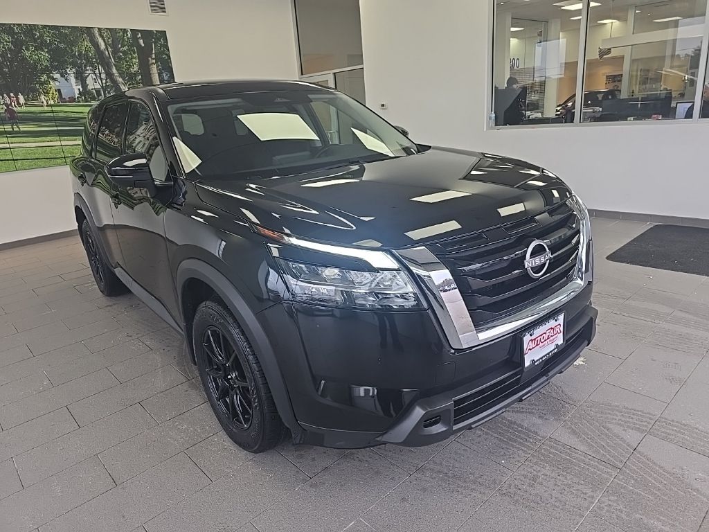 Super Black 2022 Nissan Pathfinder S 4WD SUV / Crossover All-Wheel Drive 9-Speed Automatic