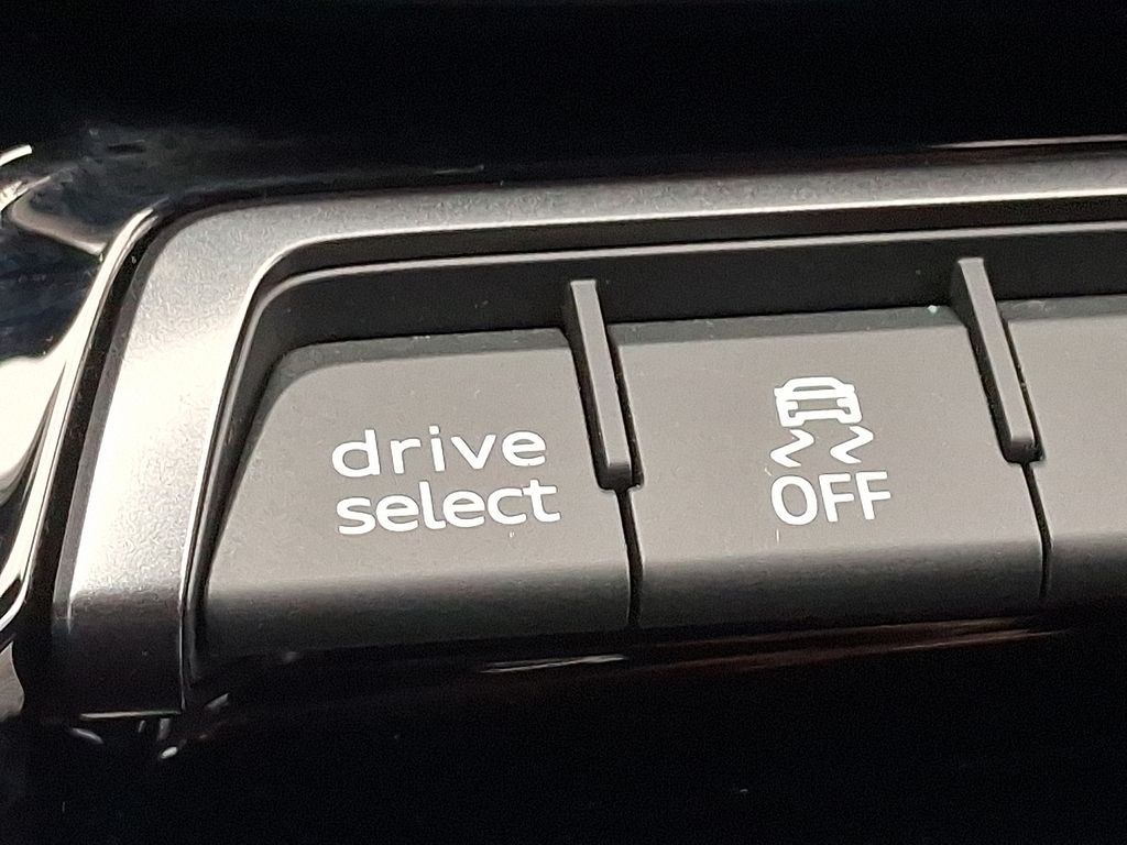 Thumbnail: 2025 Audi RS e-tron GT - 24