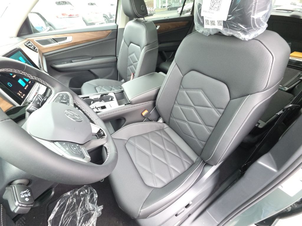 2026 Volkswagen Atlas 2.0T SE w/Technology Green at Sutliff Volkswagen