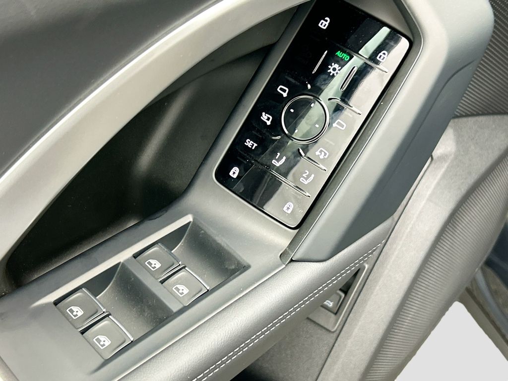 Thumbnail: 2025 Audi Q5 - 22