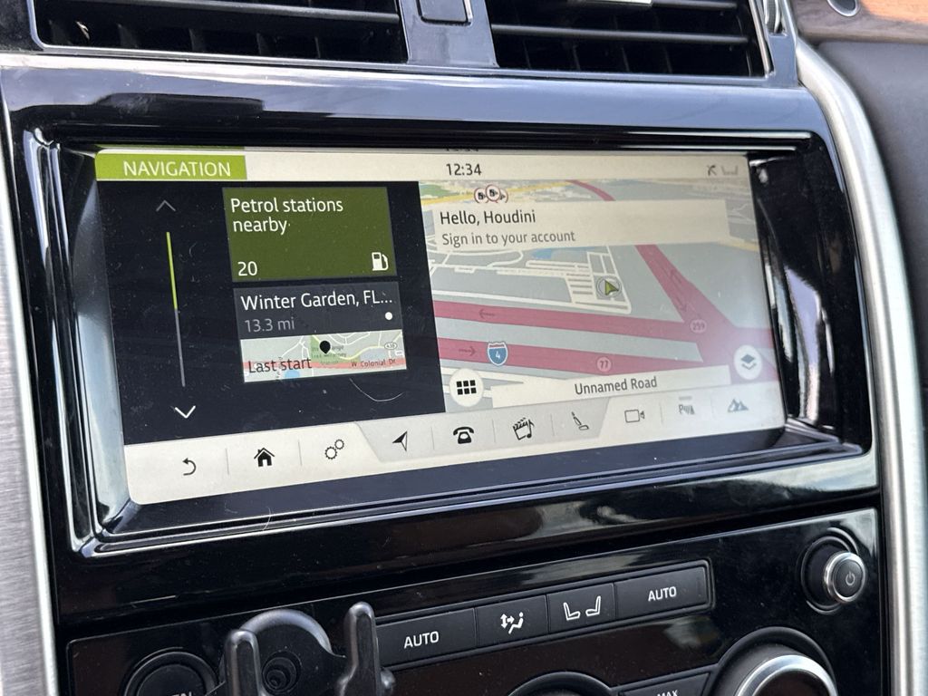 Thumbnail: 2018 Land Rover Discovery - 22