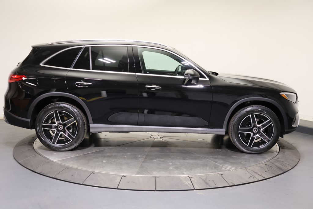 Thumbnail: 2027 Mercedes-Benz GLC - 8