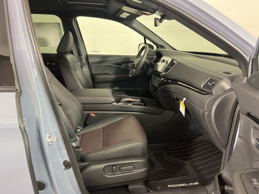 2025 Honda Ridgeline Black Edition 8