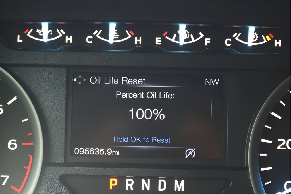 Used 2019 Silver Ford XLT image 27