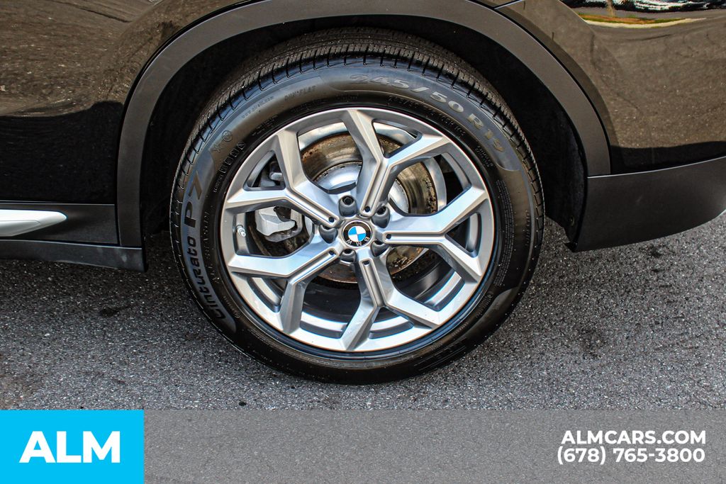 Used 2025 Black BMW xDrive30i image 16