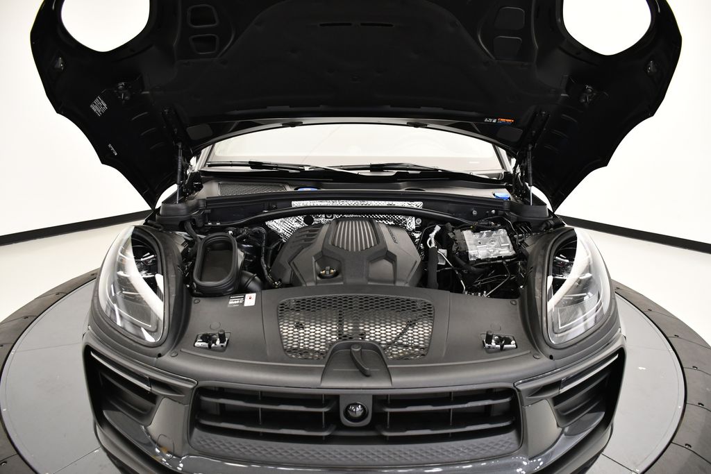 Thumbnail: 2025 Porsche Macan - 13