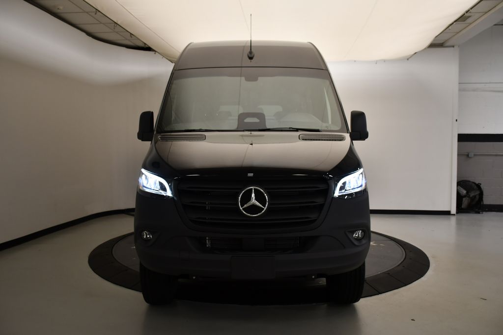 Thumbnail: 2025 Mercedes-Benz Sprinter - 3