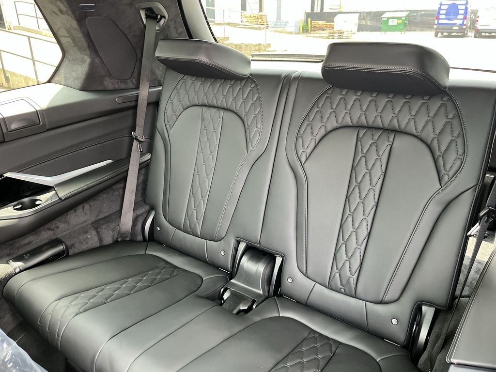 Thumbnail: 2026 BMW X7 - 24
