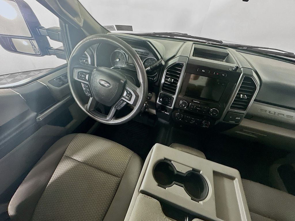 Used 2022 Silver Ford XLT image 9