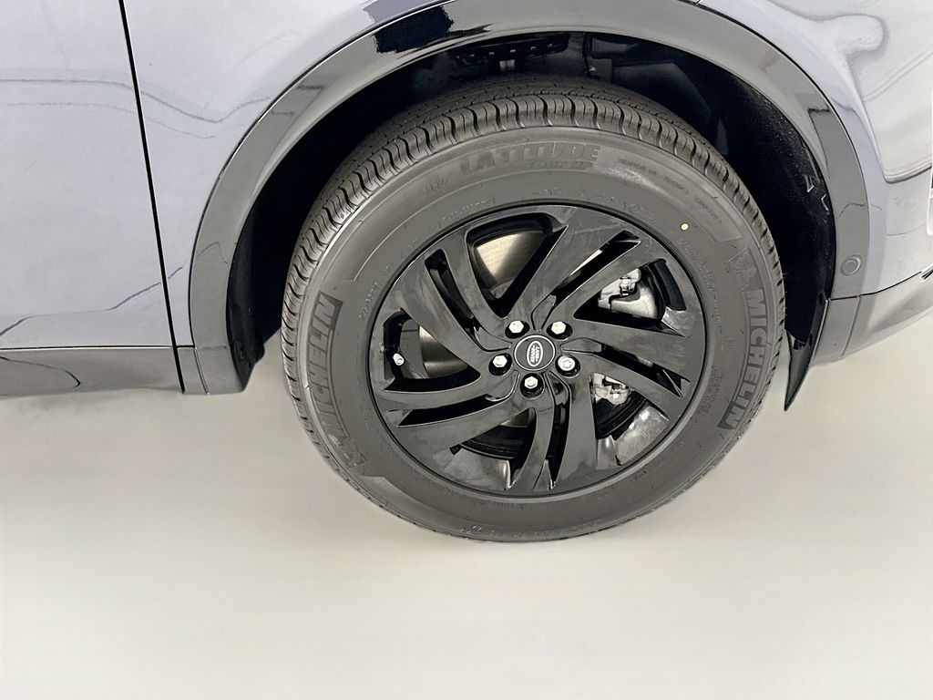 Thumbnail: 2026 Land Rover Discovery Sport - 31