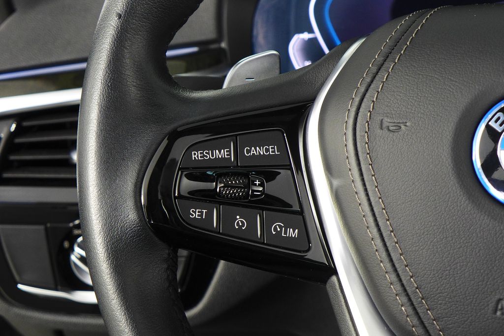 Thumbnail: 2023 BMW 5 Series - 30