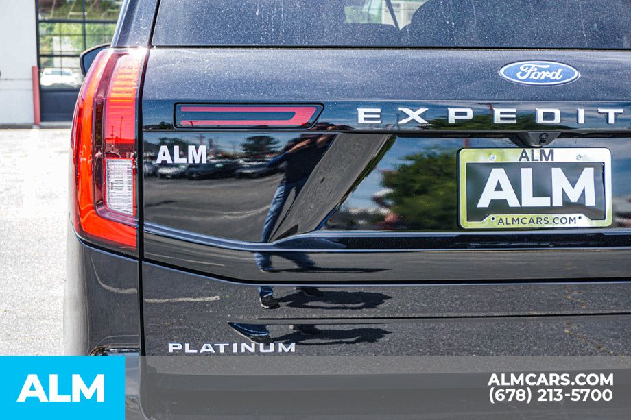 Used 2025 Black Ford Platinum image 13
