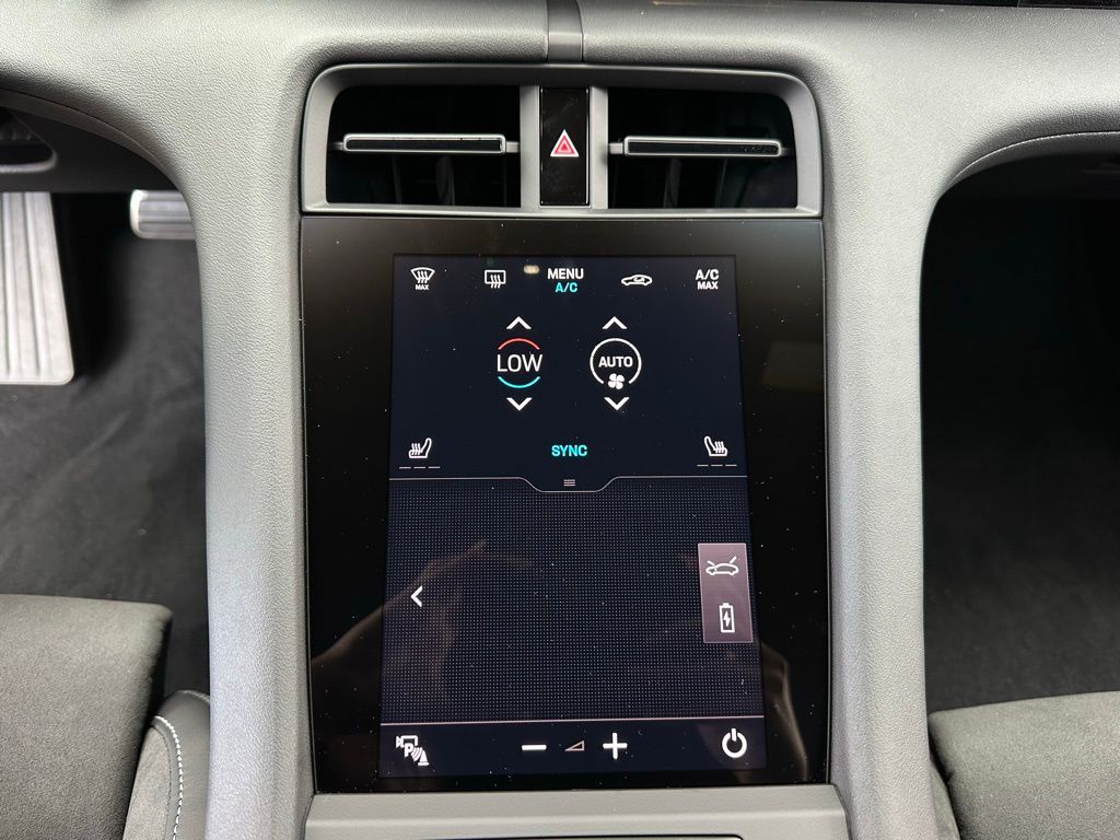 Thumbnail: 2025 Porsche Taycan - 27