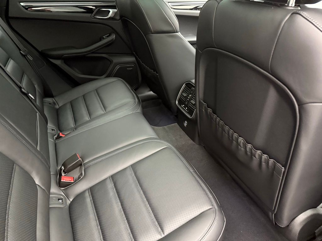 Thumbnail: 2026 Porsche Macan - 24