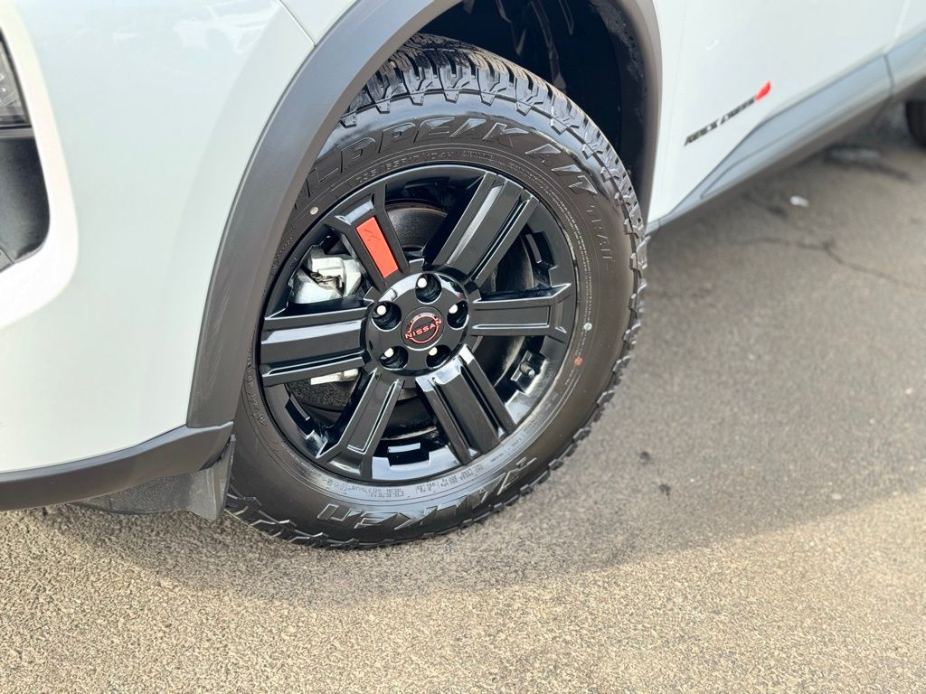 View vehicle photo 2