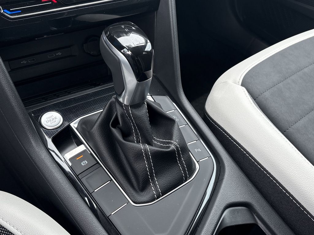 New 2025 Deep Black Volkswagen 1.5T SE image 19