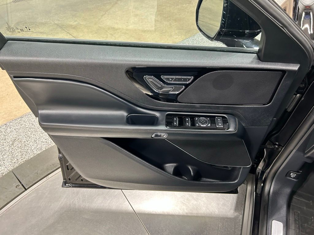 used 2025 Lincoln Aviator car, priced at $56,526
