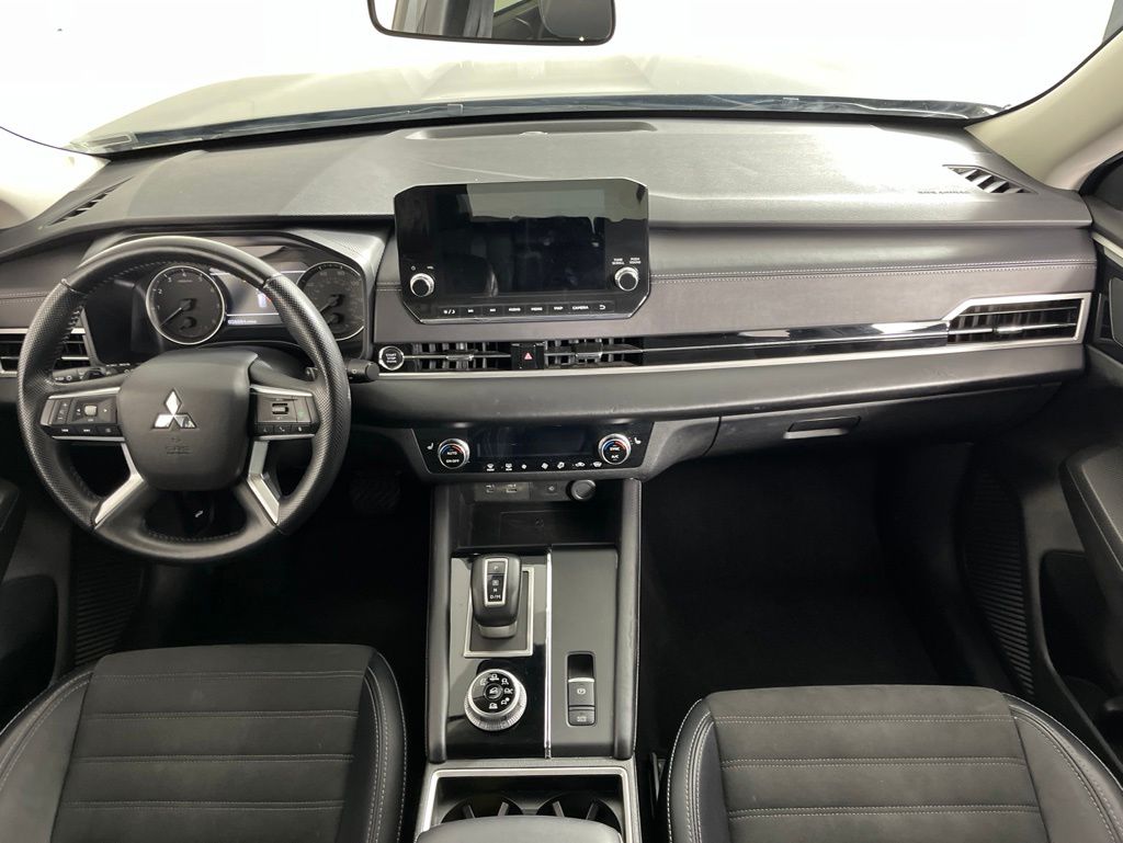Thumbnail: 2024 Mitsubishi Outlander - 19