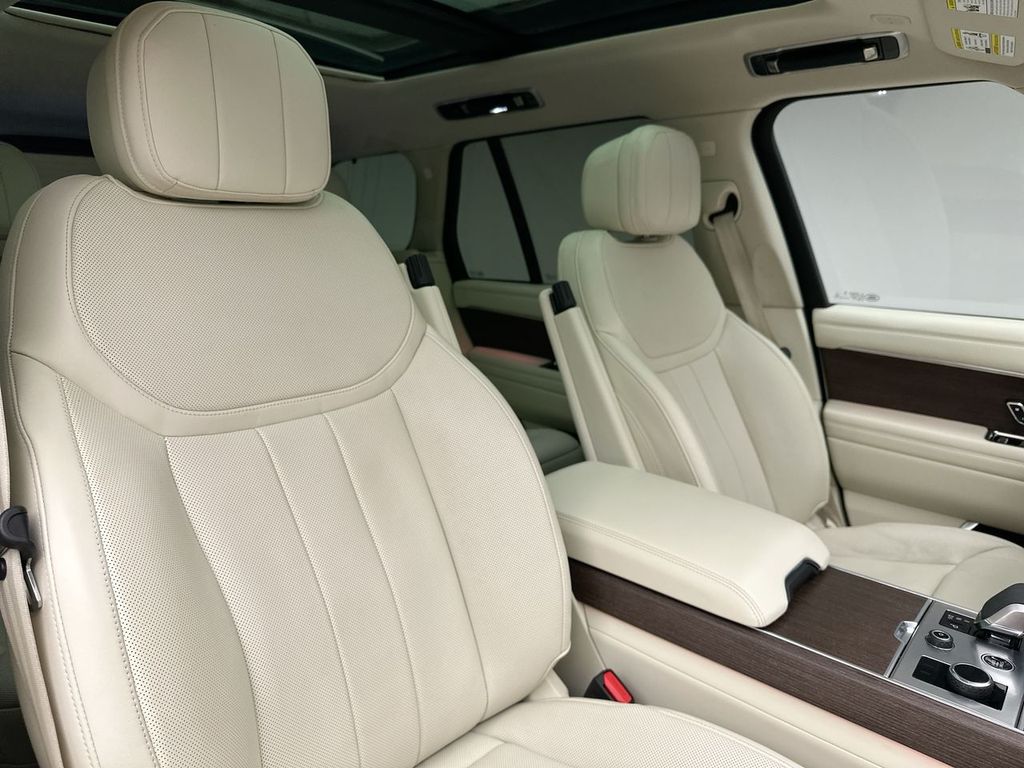 Thumbnail: 2023 Land Rover Range Rover - 14