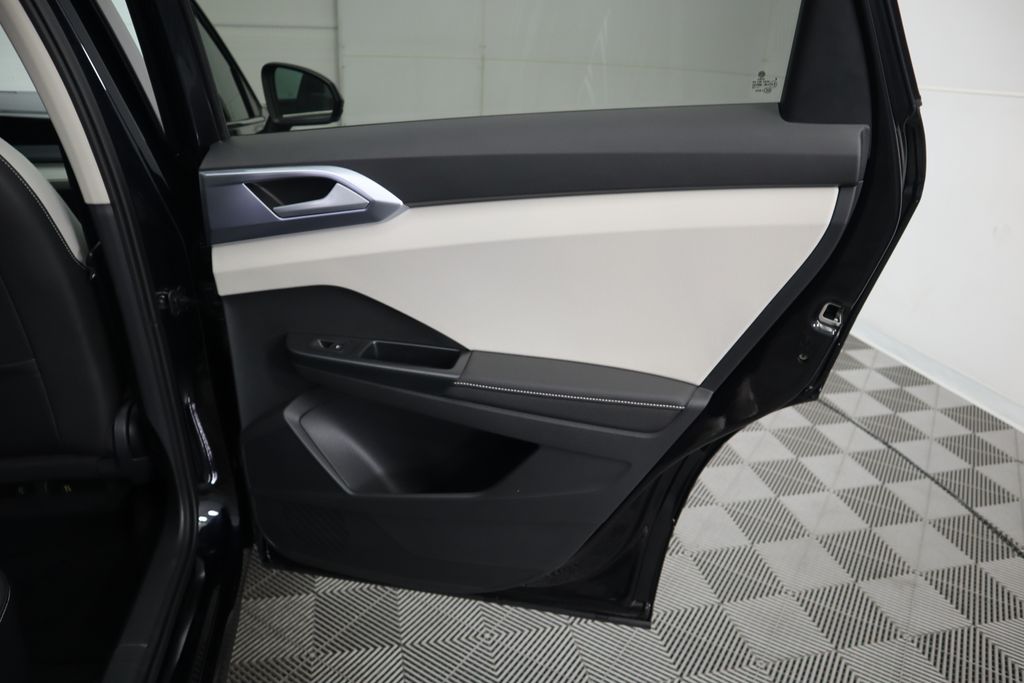 2025 Volkswagen Taos SE 28