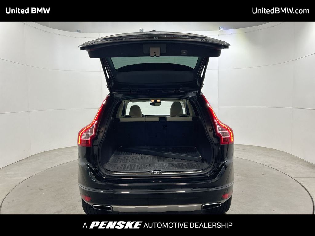Thumbnail: 2017 Volvo XC60 - 21